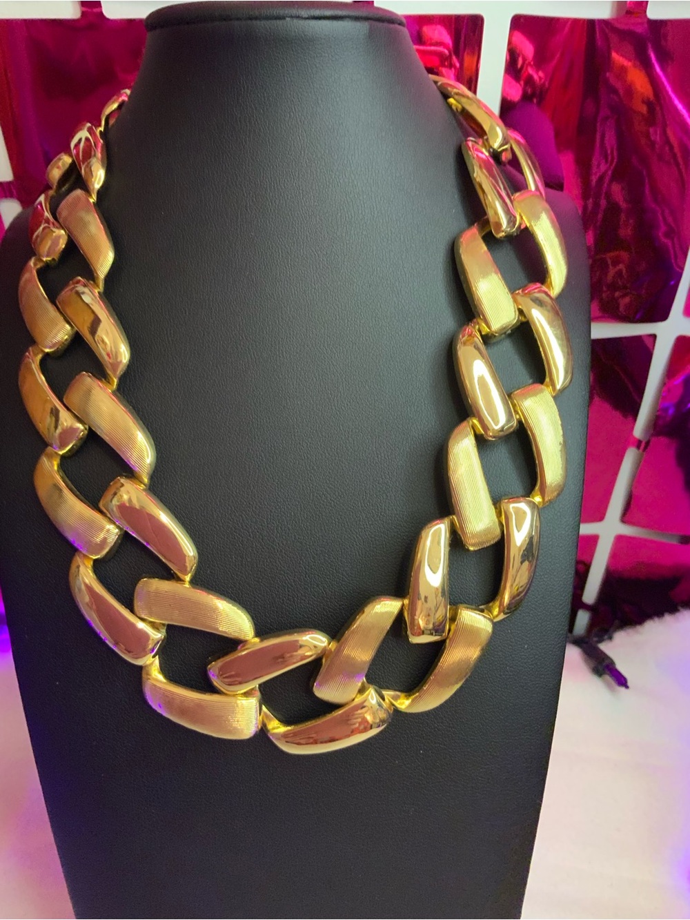 Stunning Gold Tone Chunky Chain Necklace (Y-17)